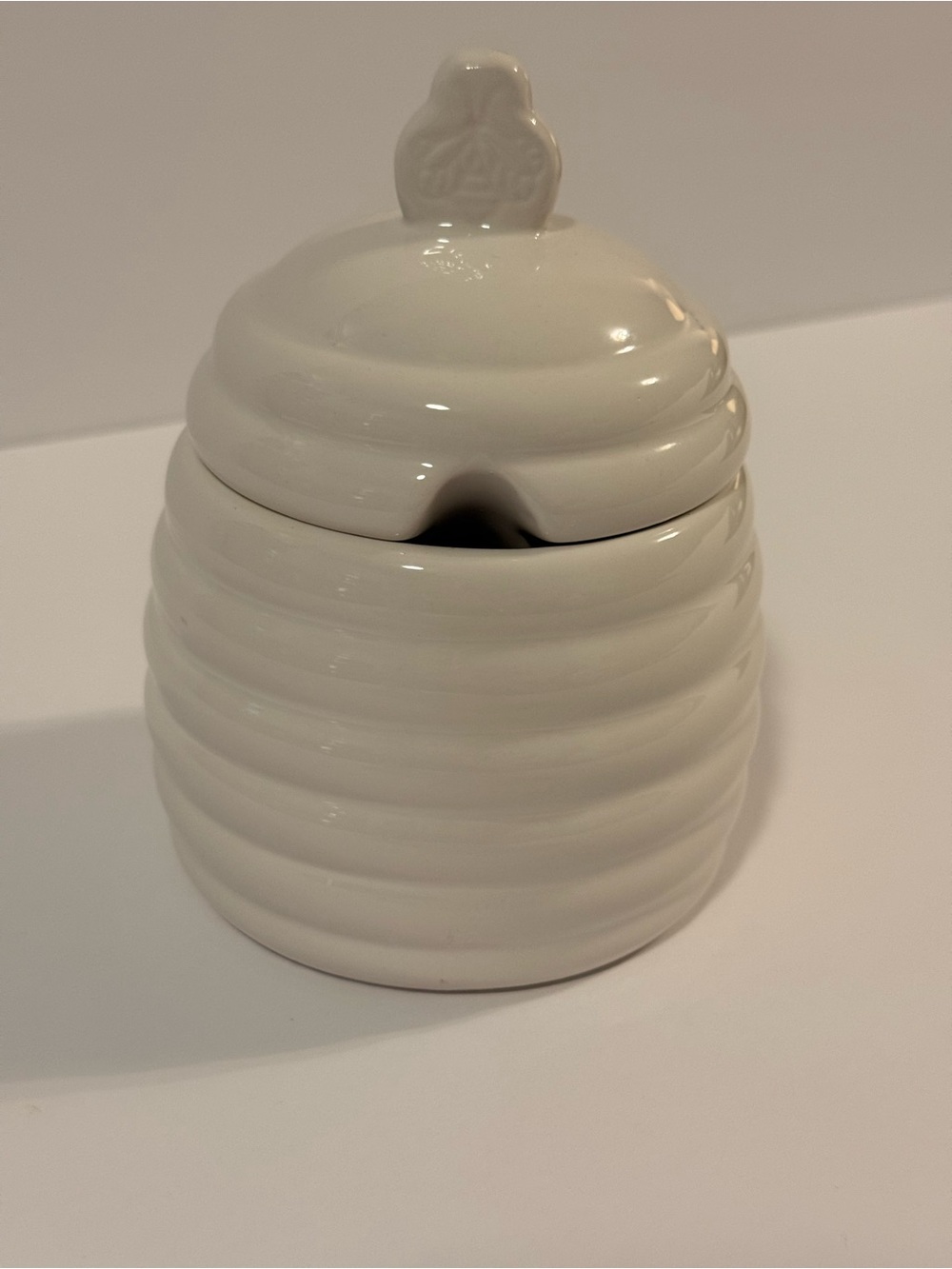 Heartland Hive Ceramic Beehive Honey Pot Jqr with Lid I White I Cottagecore